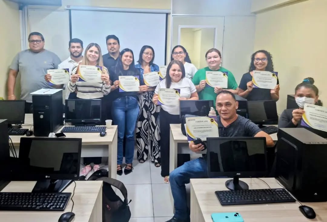 TURMA CONCLUÍDA COM SUCESSO ✅️🎉🥳🎉🥳 Parabéns pela conclusão do curso de Faturamento e Emissão de Notas Fiscais Eletrônica!
Durante o treinamento, vocês aprenderam na prática como realizar o faturamento, emitir notas fiscais para diferentes operações e compreender as rotinas essenciais da área, sempre alinhados às exigências atuais. Uma conquista que fortalece a atuação profissional de cada um!
Clique no link da Bio 
🌐 www.antoninotreinamento.com.br⁠�
WhatsApp 92 99129-5051