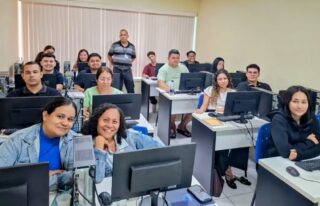 📊 Bem-vindos ao curso de Excel do Básico ao Avançado!
Durante as aulas, vocês vão desenvolver habilidades práticas para organizar dados, utilizar fórmulas e funções, criar gráficos e automatizar tarefas — tudo para ganhar mais agilidade e eficiência no dia a dia profissional. 💼📈
Vamos juntos transformar conhecimento em resultados!
🌐 antoninotreinamento.com.br
📲 WhatsApp: 92 99129-5051