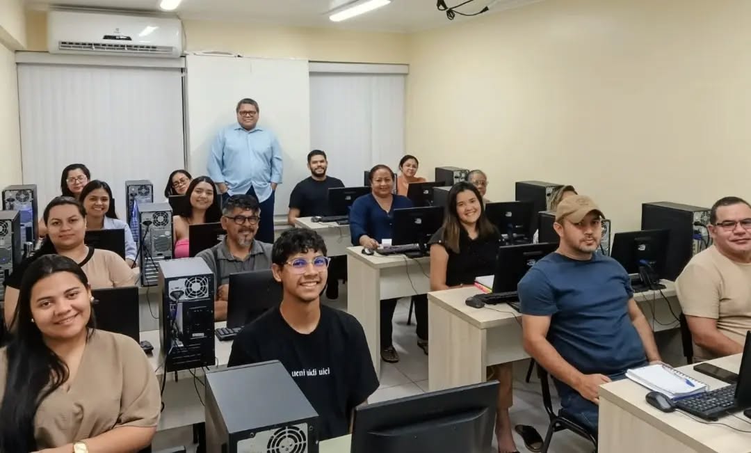 FORMAÇÃO EM ESCRITA FISCAL 
🎉 Sejam muito bem-vindos à turma de Formação em Escrita Fiscal! 🎉
Hoje iniciamos uma jornada de muito aprendizado prático e informatizado, desenvolvendo conhecimentos essenciais em rotinas fiscais, análise de notas fiscais, apuração de impostos, SPED, ICMS e muito mais! 📊💼
Desejamos a todos um excelente treinamento e muito sucesso nessa nova etapa profissional! 🚀👏
🌐 www.antoninotreinamento.com.br
📲 https://wa.me/5592991295051
#EscritaFiscal #SPED #ICMS #Impostos #notafiscal