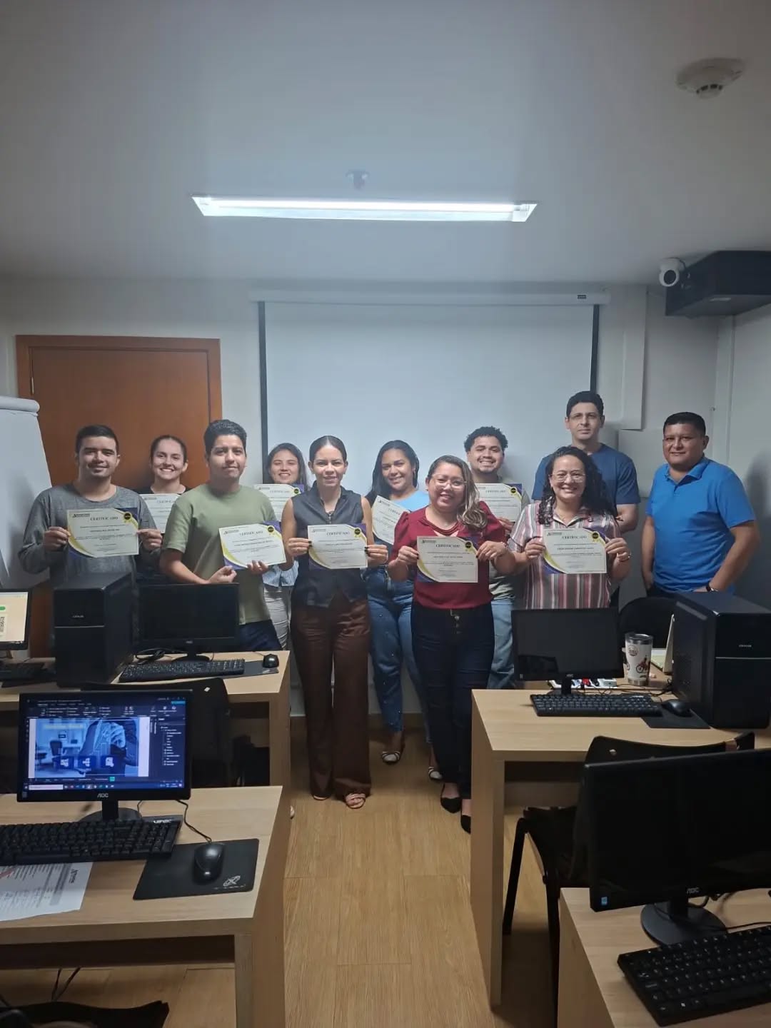 🎓📊 Parabéns por mais essa conquista!
Hoje celebramos a certificação de mais uma turma de Power BI – Básico ao Avançado. Que este seja apenas o começo de muitas oportunidades e do crescimento profissional de cada um de vocês.
Desejamos muito sucesso nessa nova etapa! 🚀
🌐 www.antoninotreinamento.com.br
📲 (92) 99129-5051
#PowerBI #BusinessIntelligence #AnáliseDeDados #Dashboards #Certificação